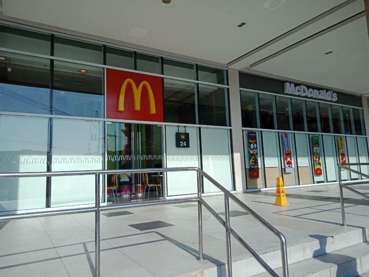 Chillax Studio 101 Newport Boulevard Manila Exterior photo