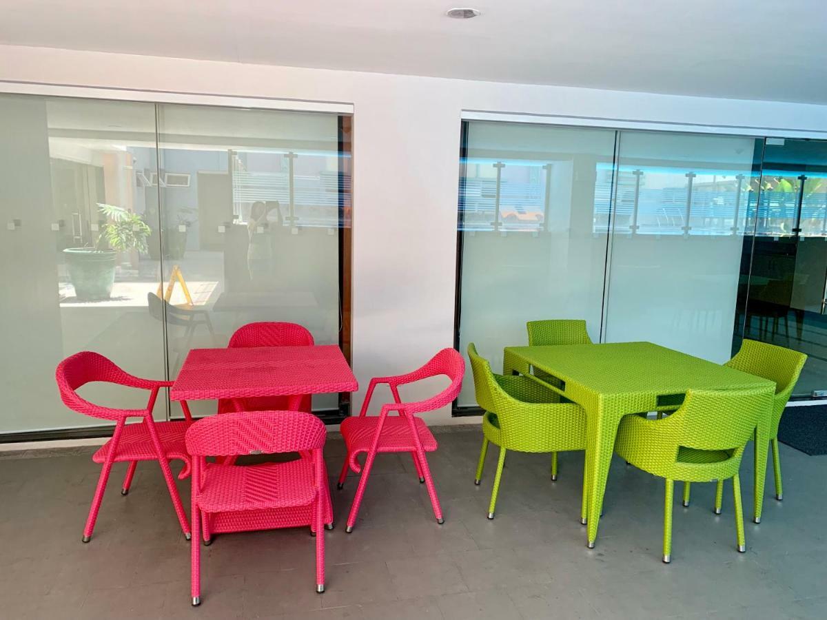Chillax Studio 101 Newport Boulevard Manila Exterior photo